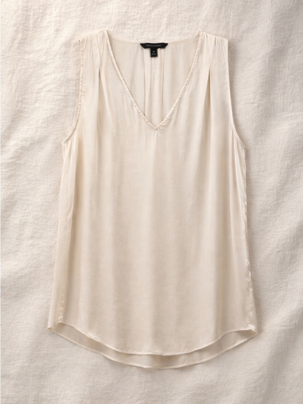 Women’s banana republic Silk V-Neck Sleeveless Tank Top - Cream size medium